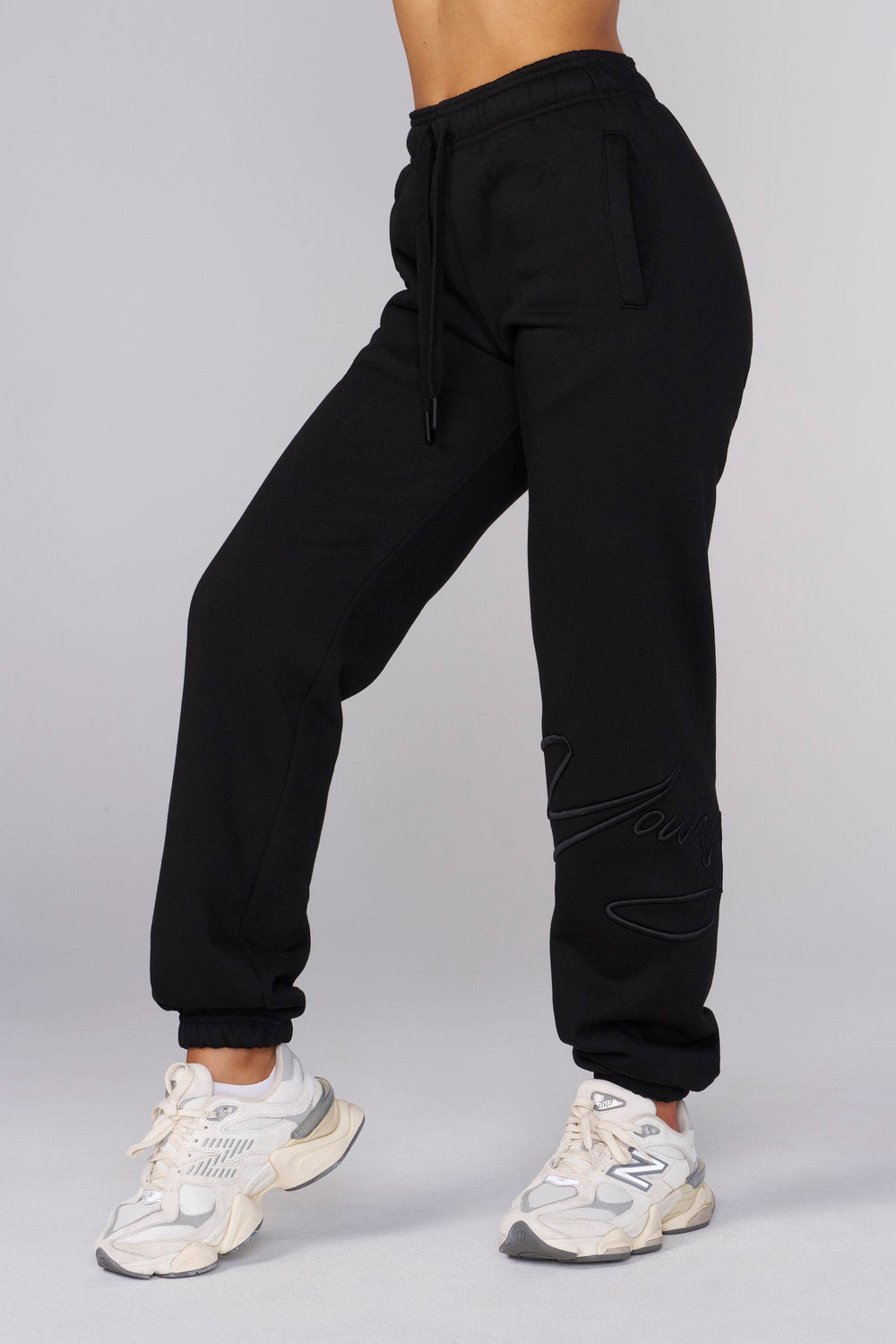 Pantalones deportivos W246 Signature