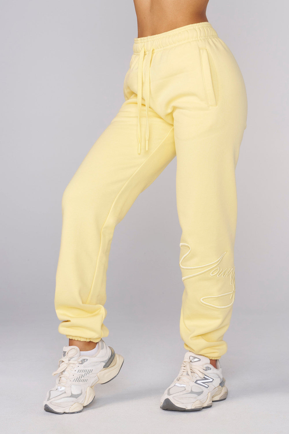 Pantalones deportivos W246 Signature